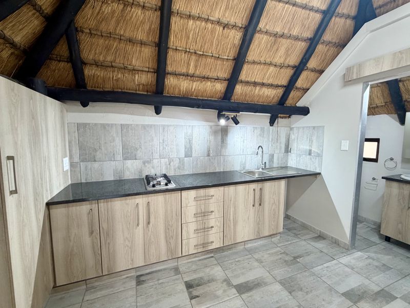 Modern meets Peaceful living - Photo 3