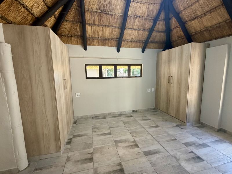 Modern meets Peaceful living - Photo 6