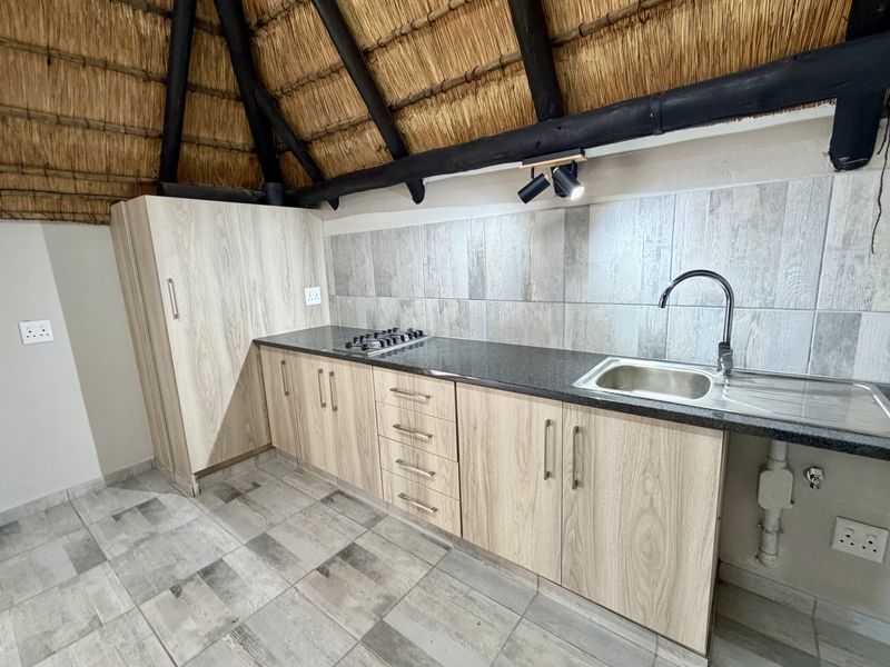Modern meets Peaceful living - Photo 4