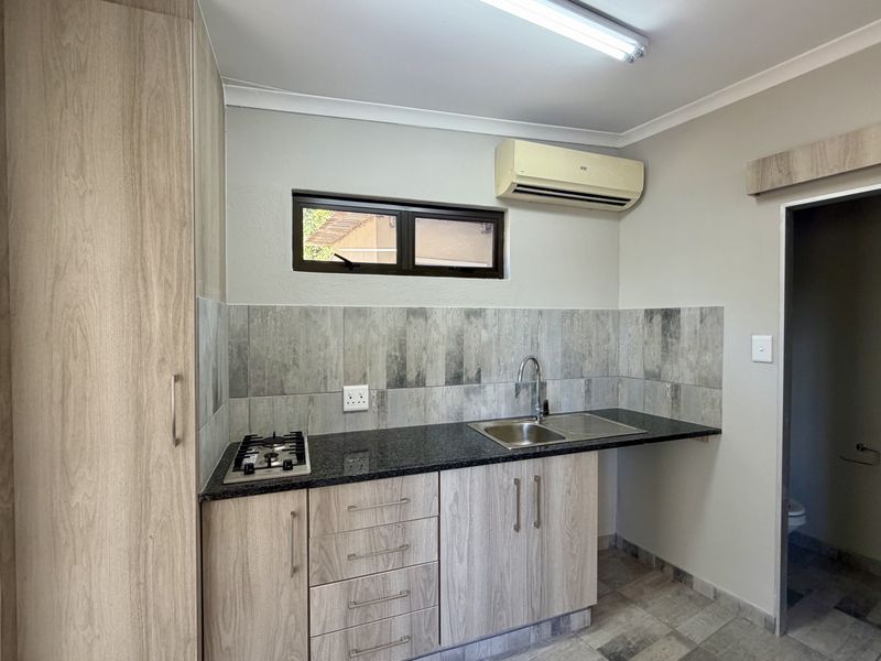 Comfortable Peaceful living - Photo 4