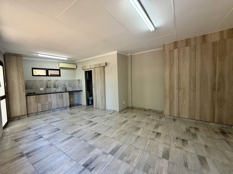 Comfortable Peaceful living - Photo 3