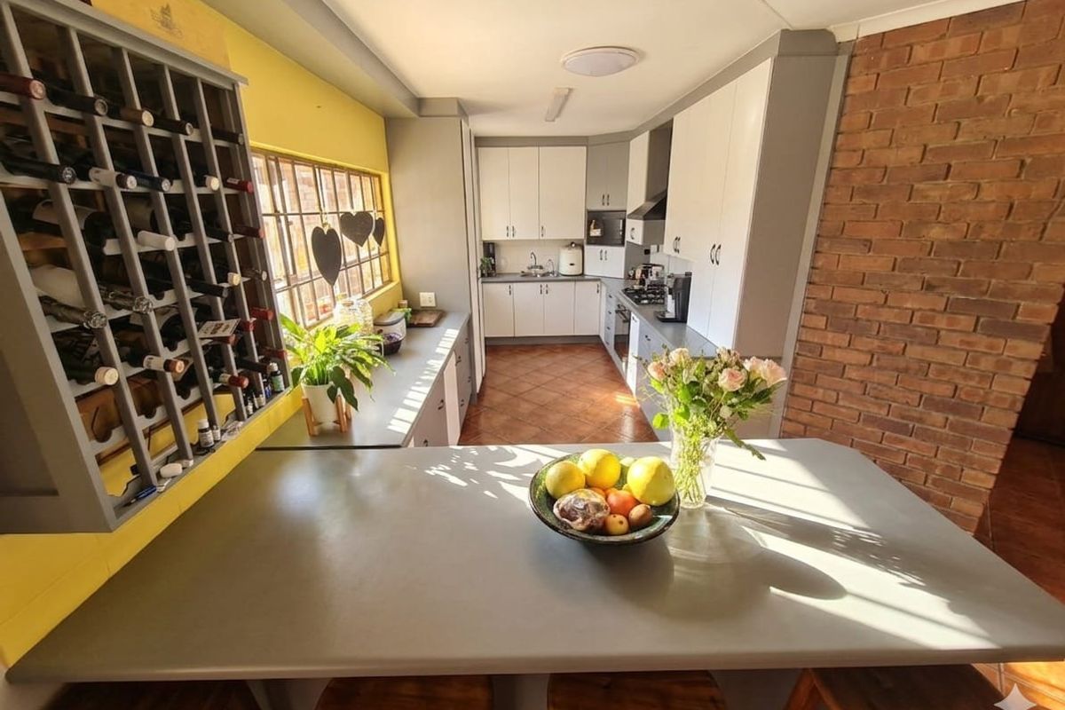 The Ultimate Family Haven: Space, Sustainability, and Endless Entertainment! - Photo 2