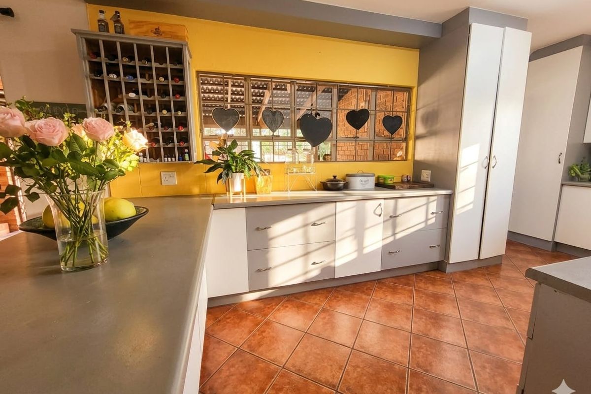 The Ultimate Family Haven: Space, Sustainability, and Endless Entertainment! - Photo 3