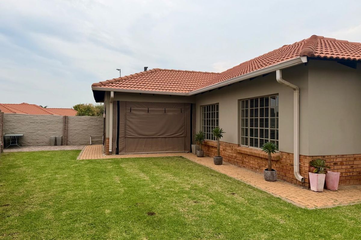 House Pending Sale In Rustenburg - Photo 2