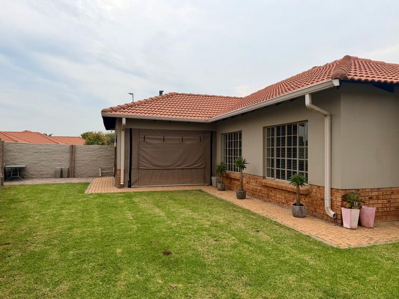 House Pending Sale In Rustenburg - Photo 2