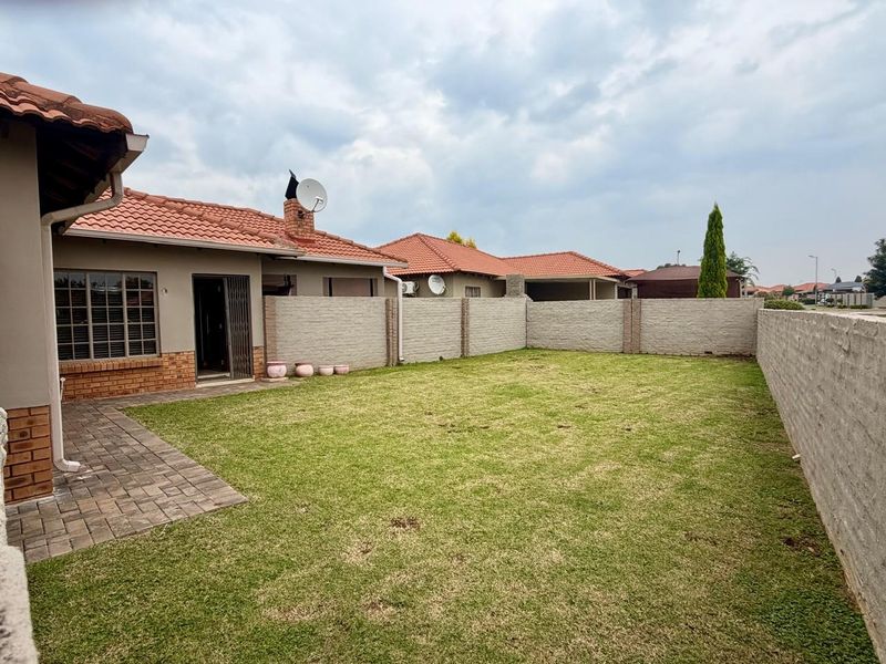 House Pending Sale In Rustenburg - Photo 1