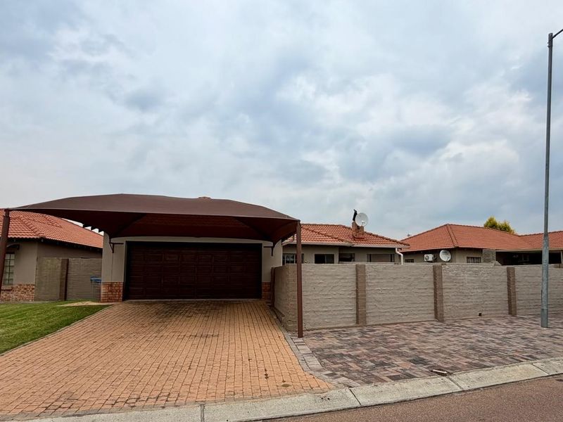 House Pending Sale In Rustenburg - Photo 3