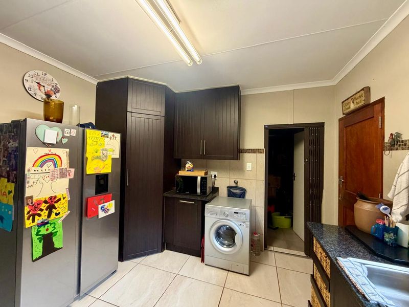 House Pending Sale In Rustenburg - Photo 10
