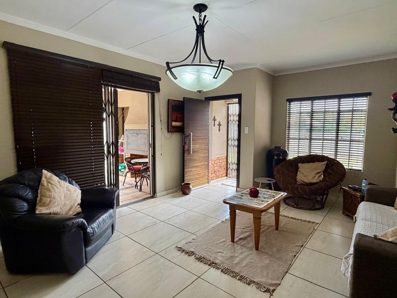House Pending Sale In Rustenburg - Photo 8