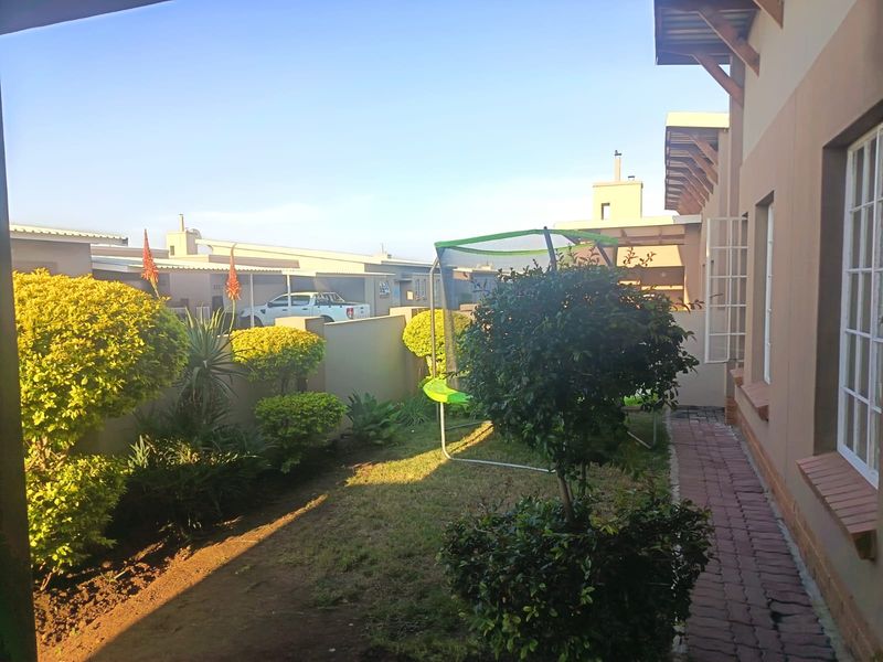 Spacious 3-Bedroom Home in Secure Complex - Photo 3