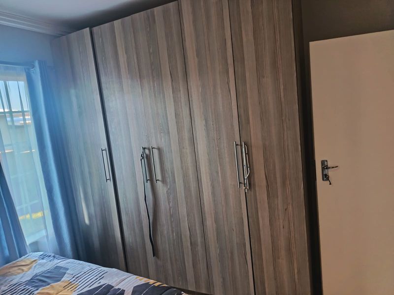 Spacious 3-Bedroom Home in Secure Complex - Photo 8