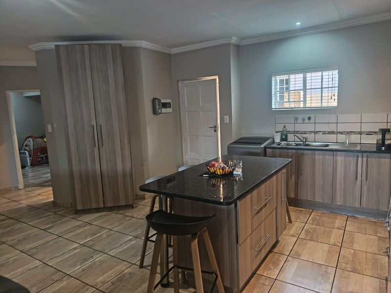 Spacious 3-Bedroom Home in Secure Complex - Photo 2