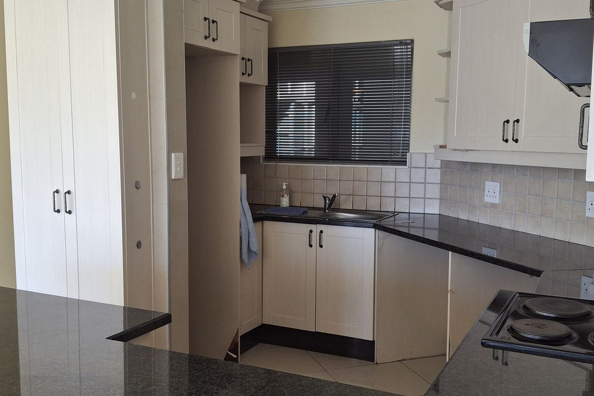 Modern 3-Bedroom Apartment in Prime Central Location - Photo 4