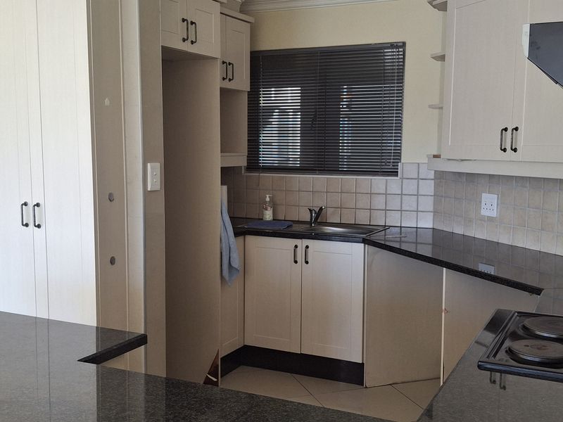 Modern 3-Bedroom Apartment in Prime Central Location - Photo 4