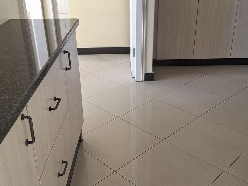 Modern 3-Bedroom Apartment in Prime Central Location - Photo 7
