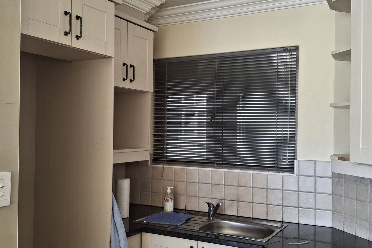 Modern 3-Bedroom Apartment in Prime Central Location - Photo 5