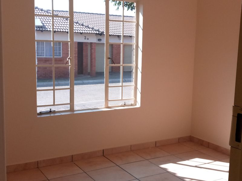Townhouse Rental Monthly In Rustenburg - Photo 5