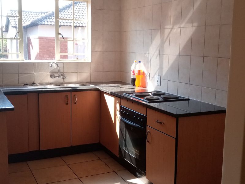 Townhouse Rental Monthly In Rustenburg - Photo 3