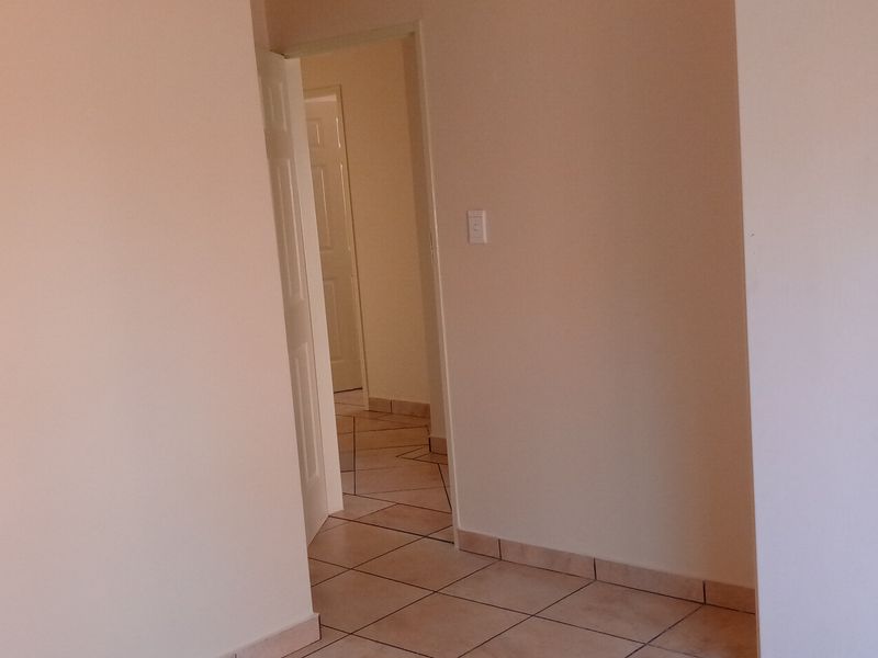 Townhouse Rental Monthly In Rustenburg - Photo 10