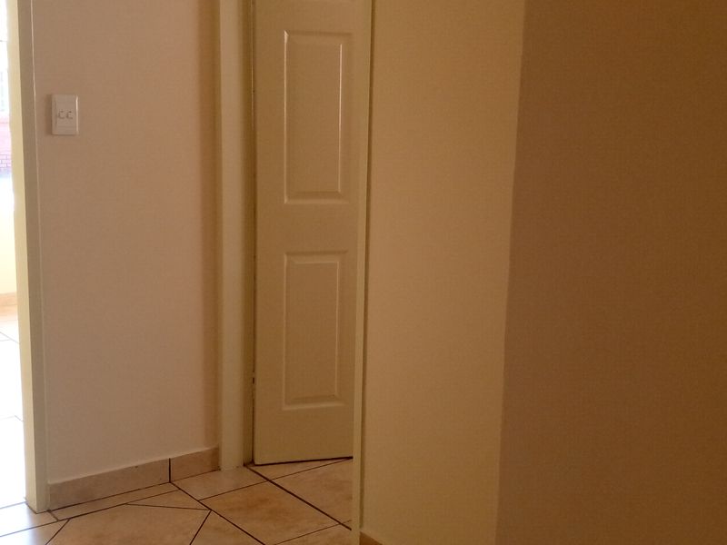 Townhouse Rental Monthly In Rustenburg - Photo 8