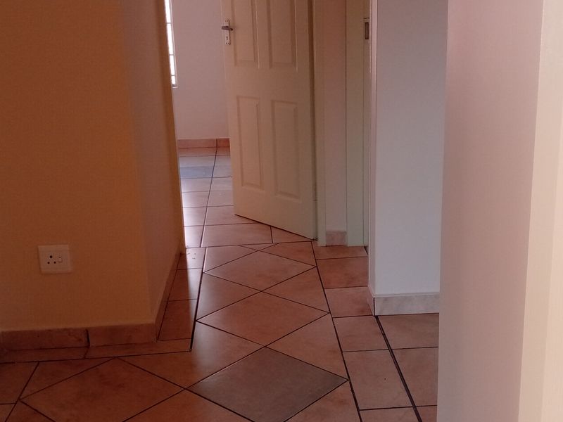 Townhouse Rental Monthly In Rustenburg - Photo 7
