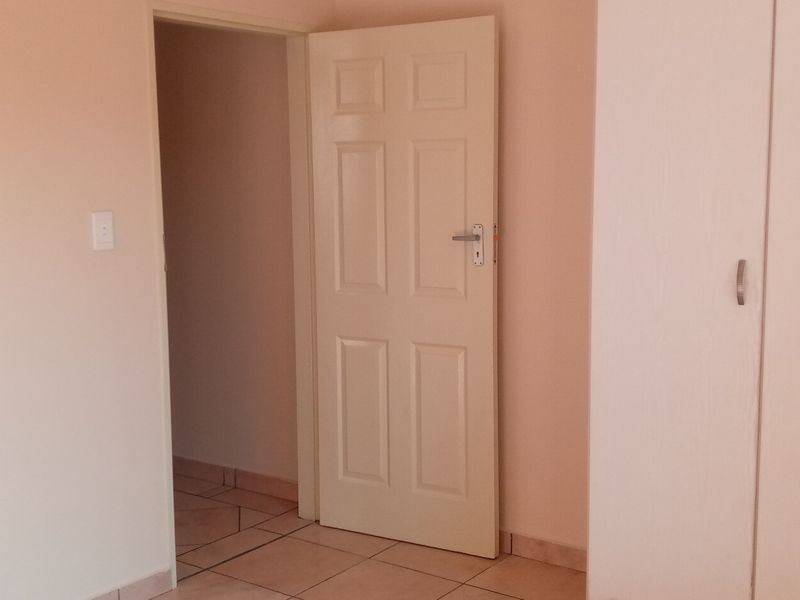 Townhouse Rental Monthly In Rustenburg - Photo 6