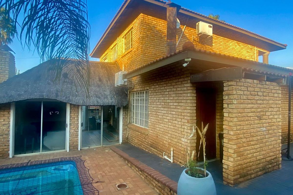 Location is just right!!! - Photo 2