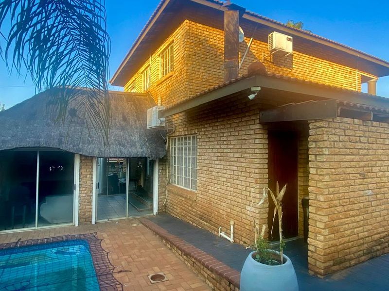 Location is just right!!! - Photo 2