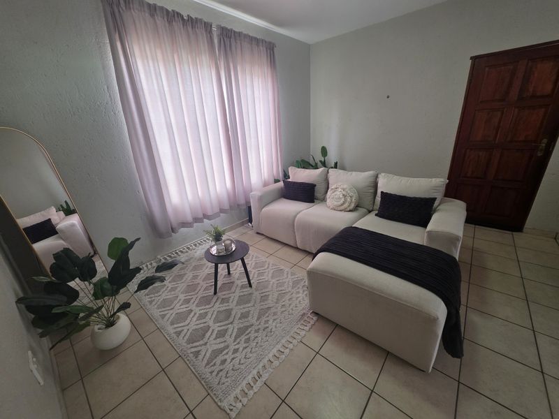 Flat For Sale In Rustenburg - Photo 2