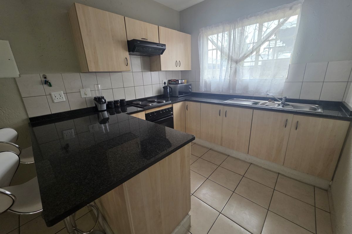 Flat For Sale In Rustenburg - Photo 4