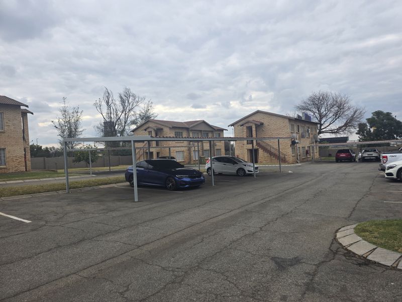 Flat For Sale In Rustenburg - Photo 10