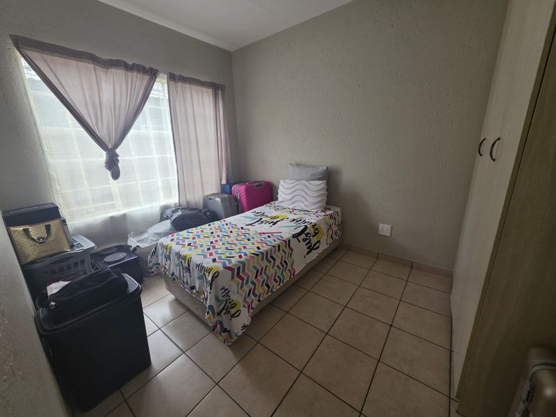 Flat For Sale In Rustenburg - Photo 6