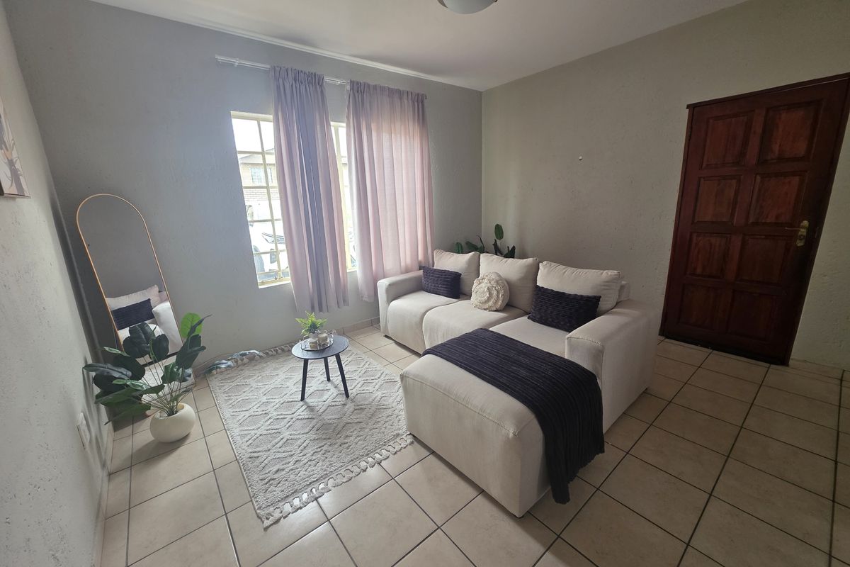 Flat For Sale In Rustenburg - Photo 5