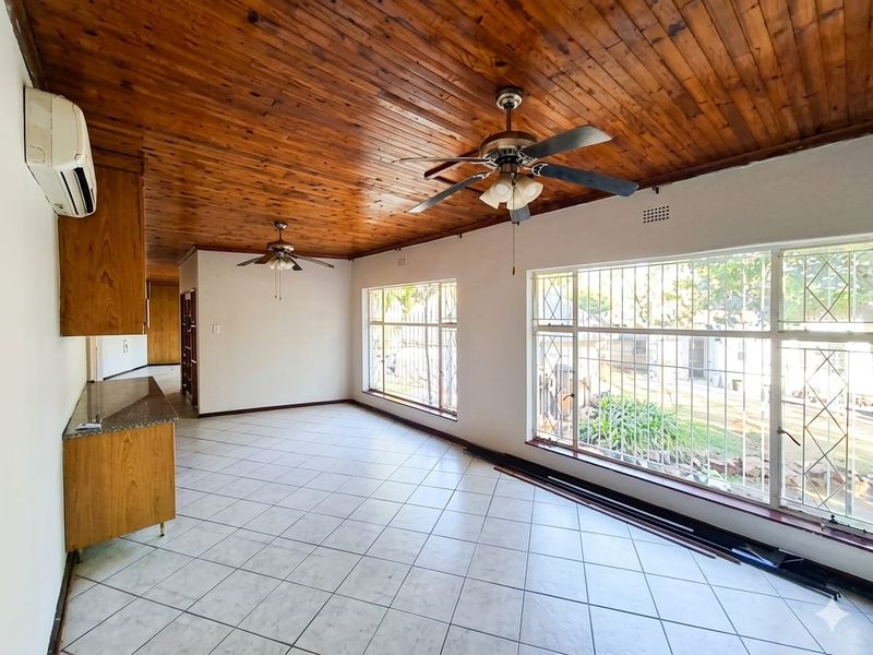 Spacious 4-Bedroom Family Home with shared yard & top-tier Security. - Photo 6