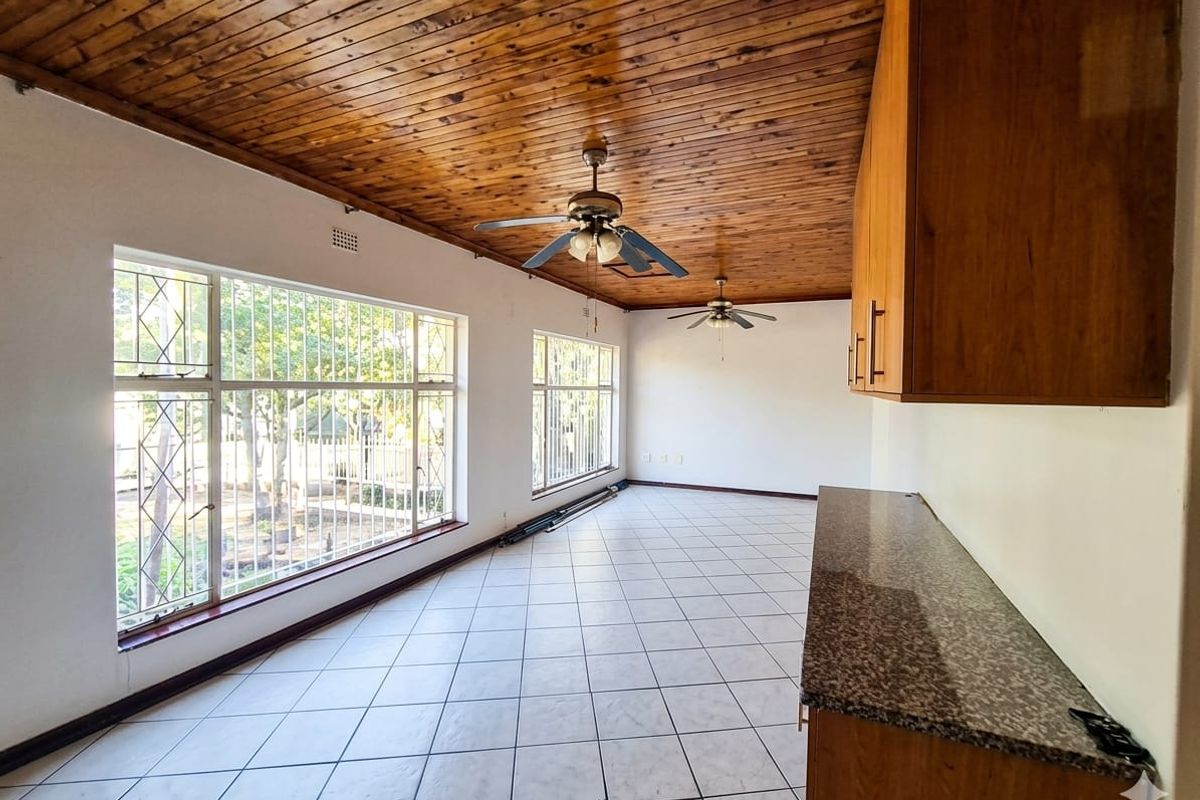Spacious 4-Bedroom Family Home with shared yard & top-tier Security. - Photo 5