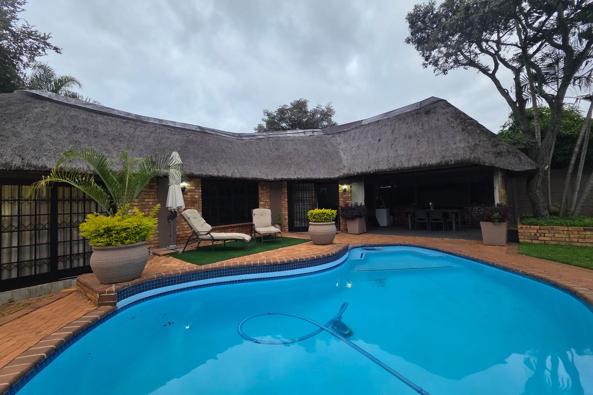 The Complete Package: 4-Bed Family Home with Pool, Flatlet, and Borehole! - Photo 3