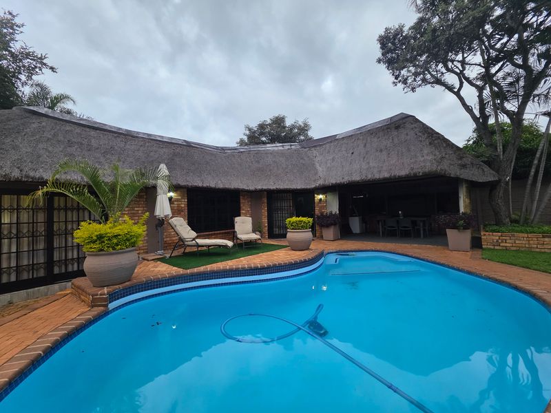 The Complete Package: 4-Bed Family Home with Pool, Flatlet, and Borehole! - Photo 3