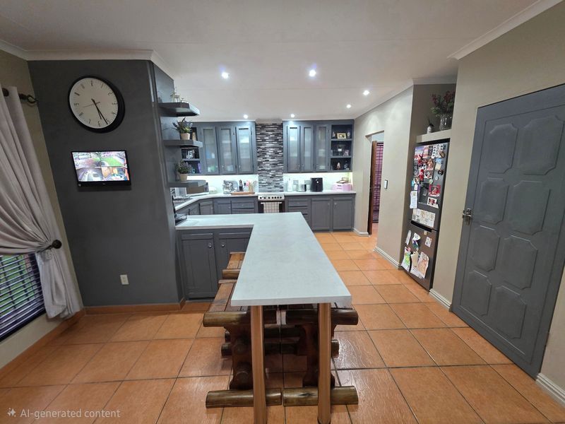 The Complete Package: 4-Bed Family Home with Pool, Flatlet, and Borehole! - Photo 9