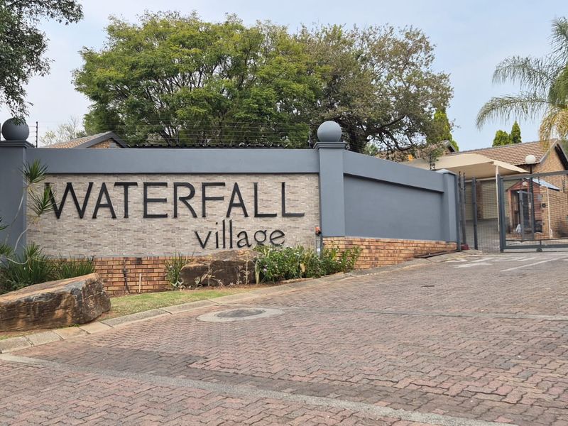Townhouse Rental Monthly In Rustenburg - Photo 1