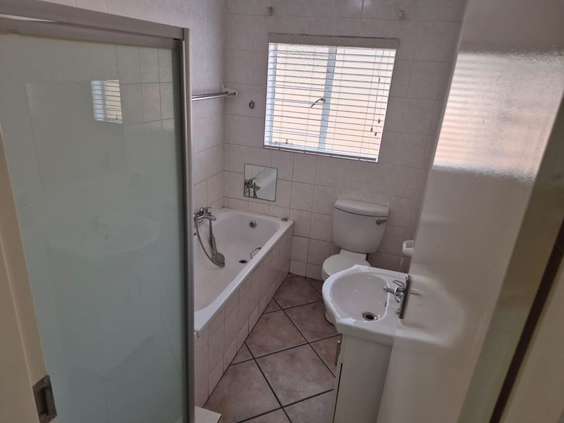 Townhouse Rental Monthly In Rustenburg - Photo 10
