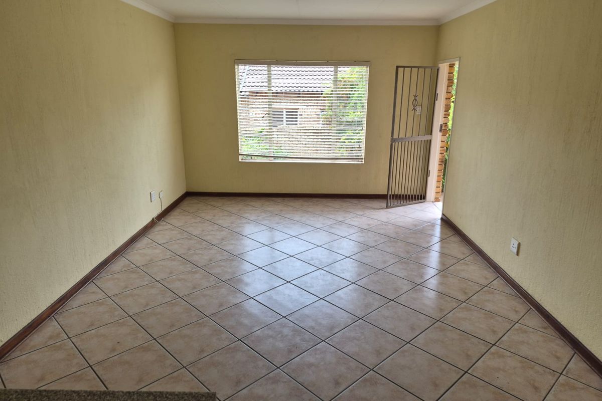 Townhouse Rental Monthly In Rustenburg - Photo 4