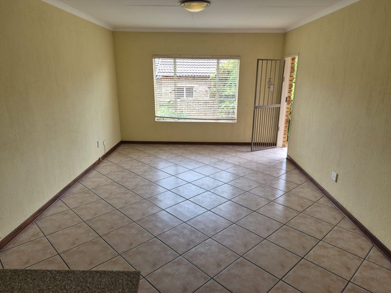 Townhouse Rental Monthly In Rustenburg - Photo 4