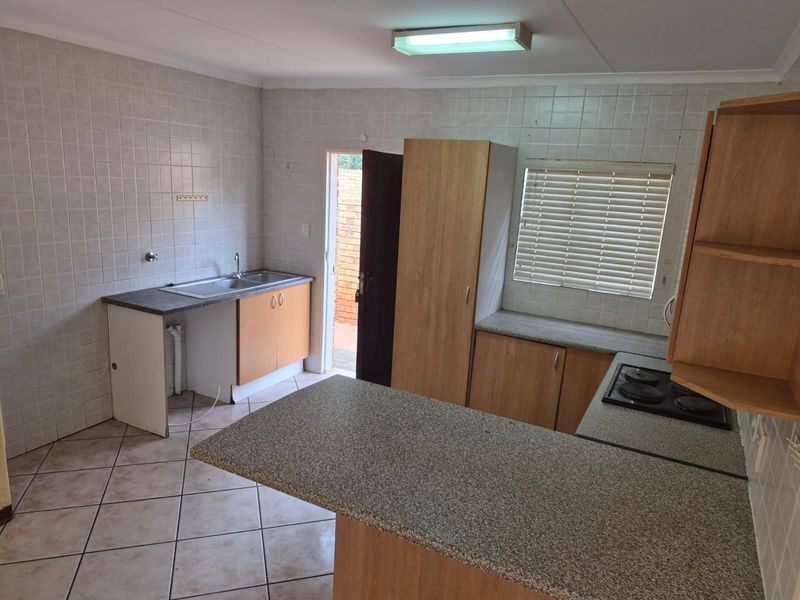 Townhouse Rental Monthly In Rustenburg - Photo 6