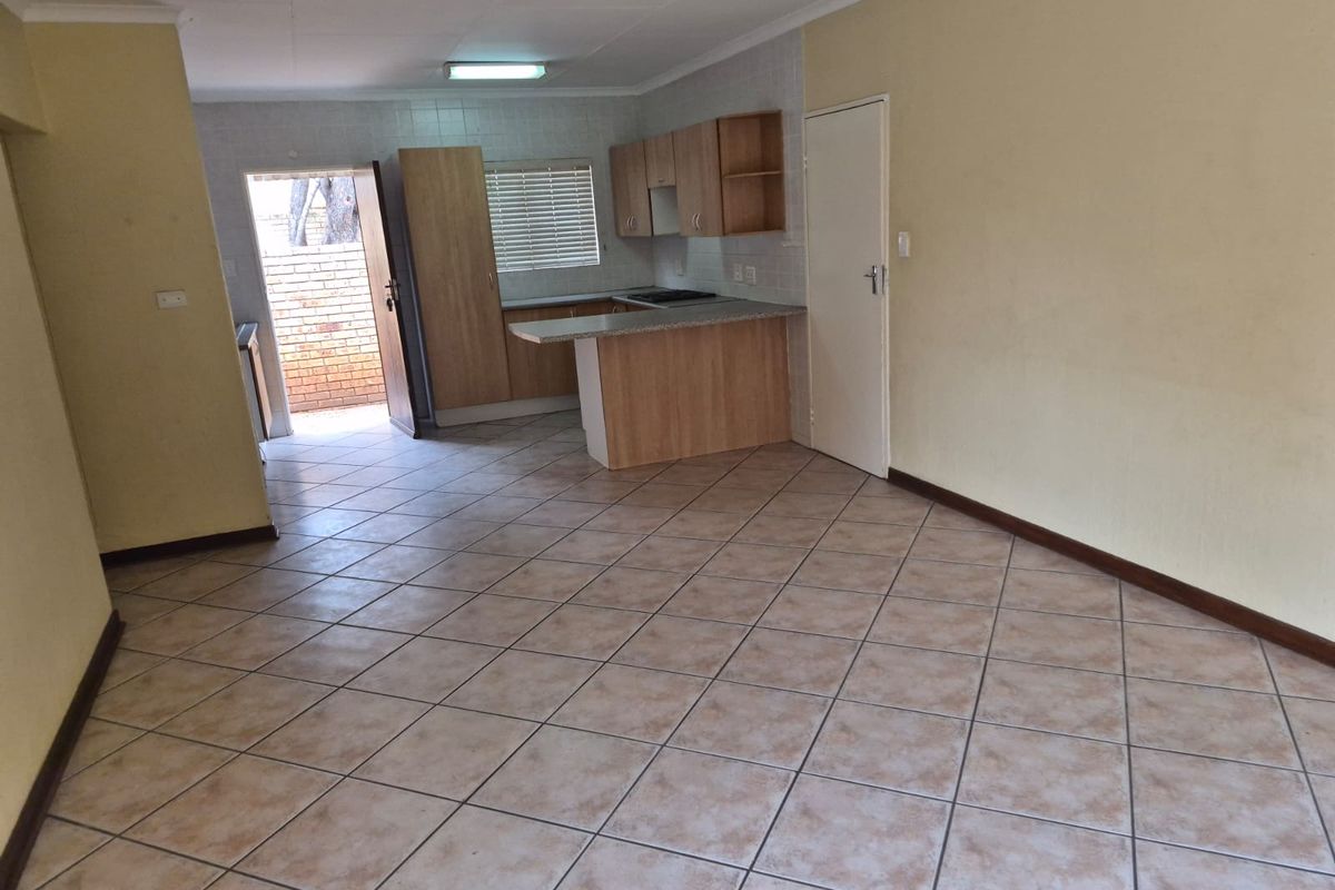 Townhouse Rental Monthly In Rustenburg - Photo 3