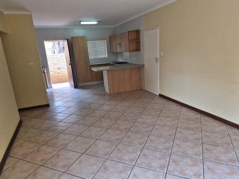 Townhouse Rental Monthly In Rustenburg - Photo 3