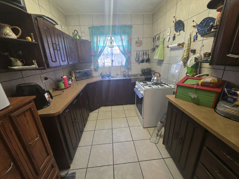 Townhouse For Sale In Rustenburg - Photo 8