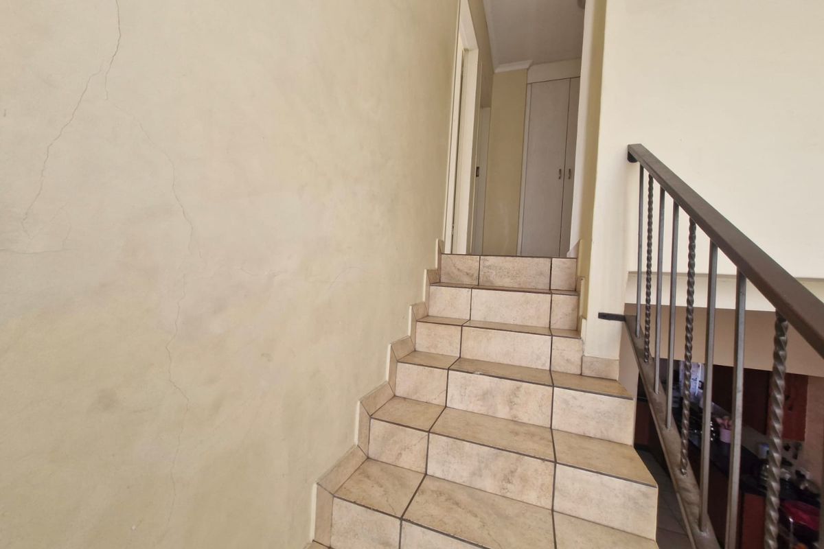 Townhouse Rental Monthly In Rustenburg - Photo 5
