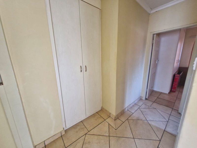 Townhouse Rental Monthly In Rustenburg - Photo 8