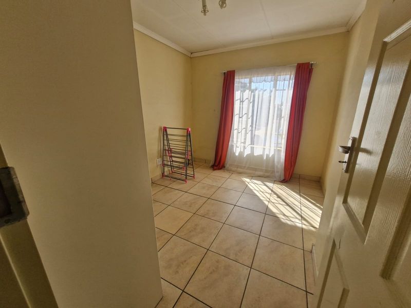 Townhouse Rental Monthly In Rustenburg - Photo 6