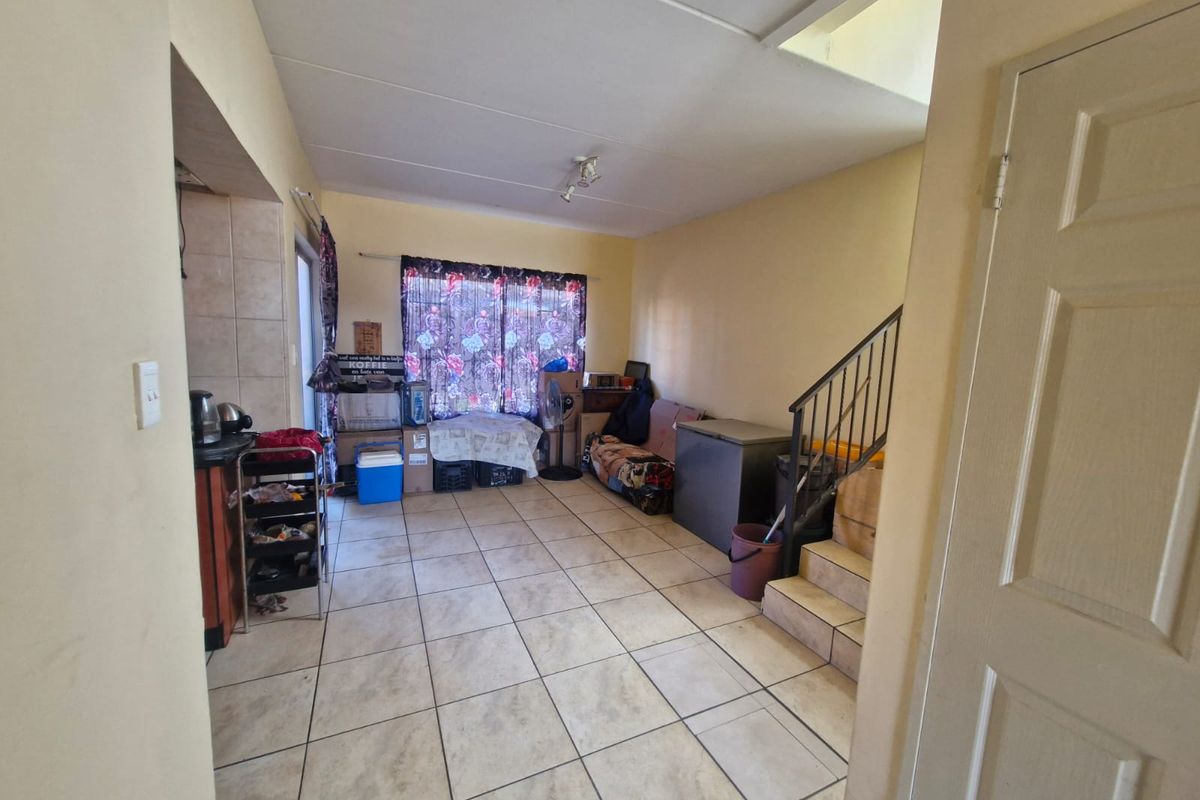 Townhouse Rental Monthly In Rustenburg - Photo 2